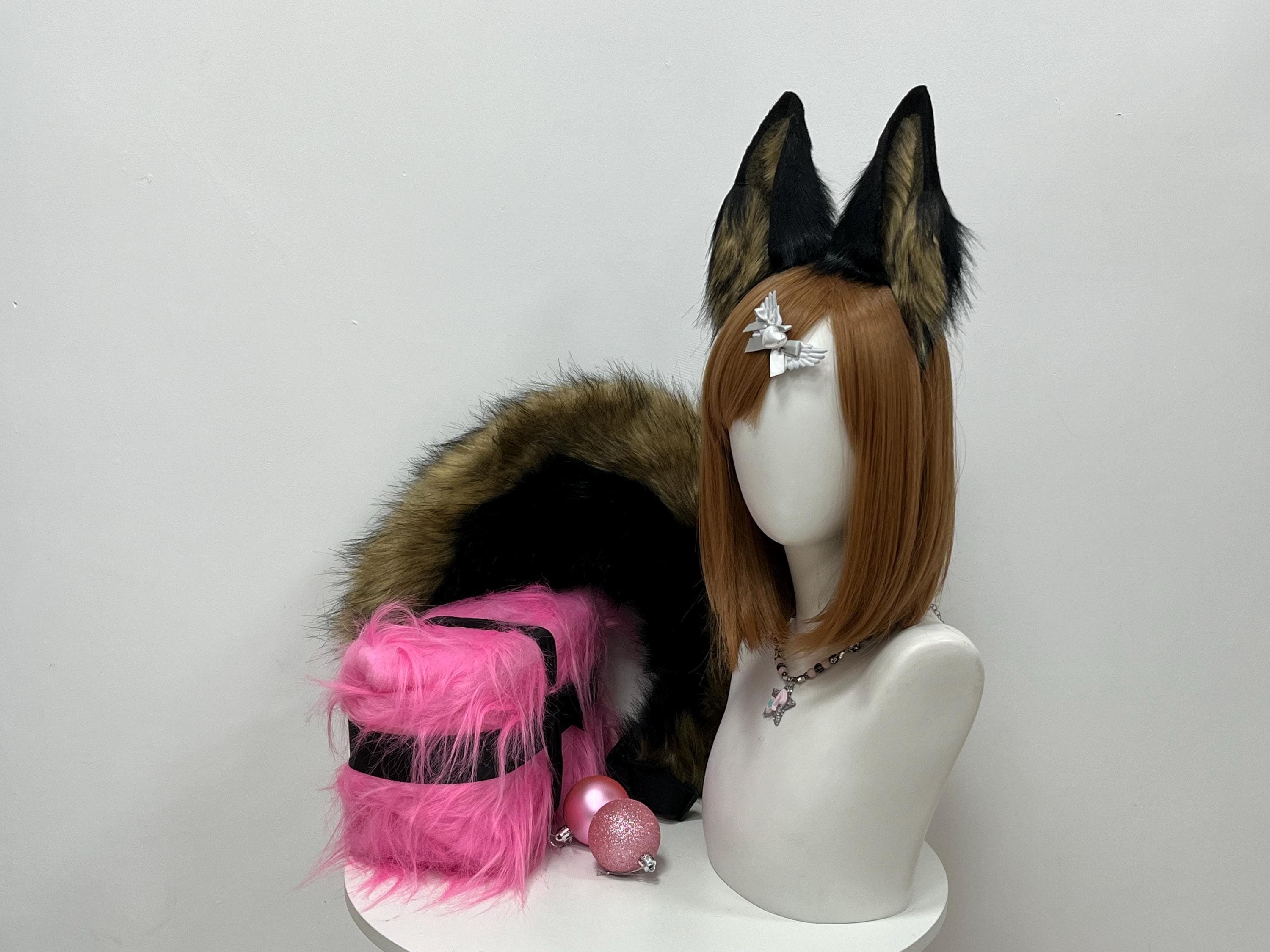 Side angle view olive mustard and black fox ears and tail set showing warm tawny wolf coloring with dark black tipped ears, perfect for wild timber wolf kitsune anime kemonomimi cosplay builds. Handmade faux fur olive khaki base with jet black accents natural woodland fox palette ideal for furry convention Halloween costume rave festival streetwear outfit photoshoot streaming prop. Slim comfy headband base all-day con wear gift cosplayer anime fan birthday.