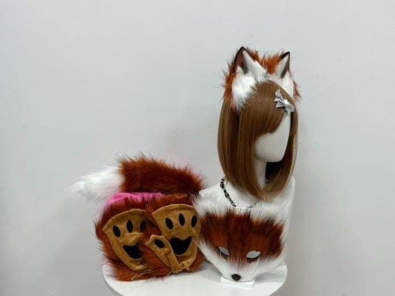 Create a stunning cosplay with this soft and fluffy cat ear set, paw gloves, mask, and tail. Made from soft faux fur in brown and white, this realistic cat costume accessory set is perfect for fursuits, cosplay, and petplay. Whether for a convention or a Halloween event, this complete set adds a touch of magic to your costume. Customizable options are available to make it uniquely yours.