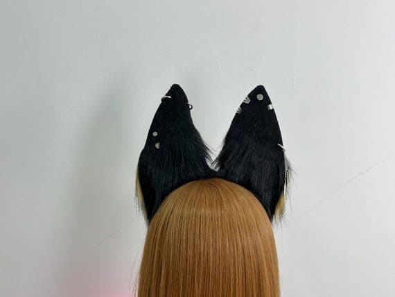 Custom arctic fox ears headband, featuring soft gray and white faux fur for a realistic winter-themed look. Ideal for those seeking a wild animal-inspired costume for cosplay, Halloween, or themed parties. These large, fluffy ears sit comfortably on a secure headband and are perfect for furry fans or those looking to add a touch of fantasy to their wardrobe. From cosplay conventions to outdoor winter adventures, these fox ears are a cute, functional accessory for both adults and kids