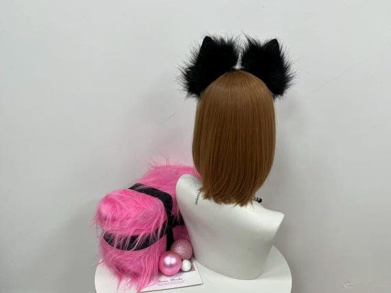 Black wolf ears headband made of soft faux fur, ideal for cosplay and furry-themed Halloween costumes. Secure, comfortable fit for cosplay enthusiasts.