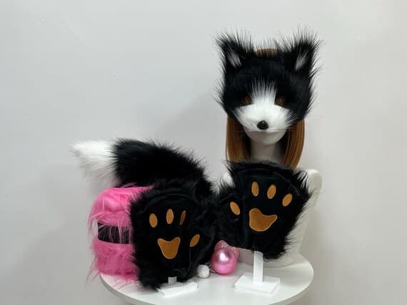 Cat mask with faux fur and realistic design for ultimate feline cosplay. This handmade mask is padded and lined for comfort, featuring high-quality faux fur in black and white shades. Perfect for cosplay, furry conventions, Halloween, or any themed event. The mask offers a realistic and stylish look, with movable parts and detailed features to enhance your cosplay experience. Whether you're a furry or cosplay enthusiast, this mask adds a perfect touch to your costume.